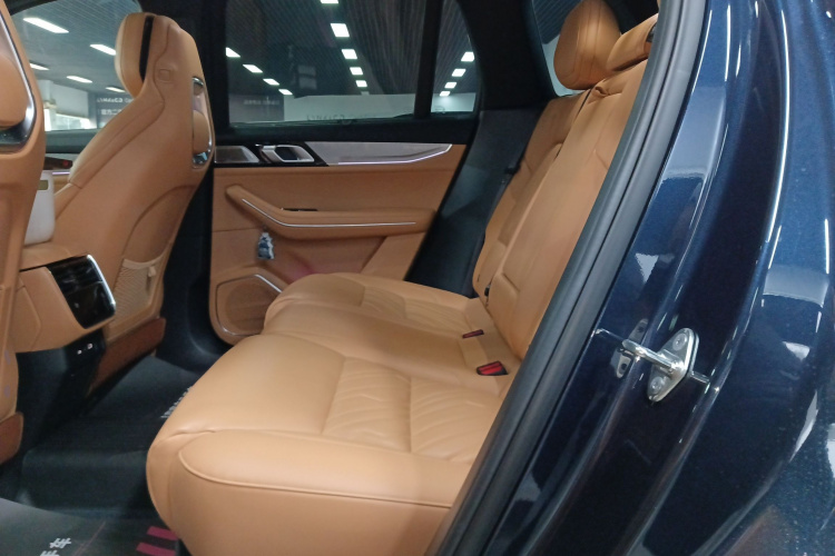 领克09 2024款 2.0T 四驱运动版 五座中控内饰21