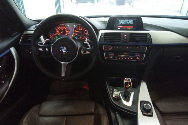 宝马3系 2019款 320i M运动套装中控内饰13