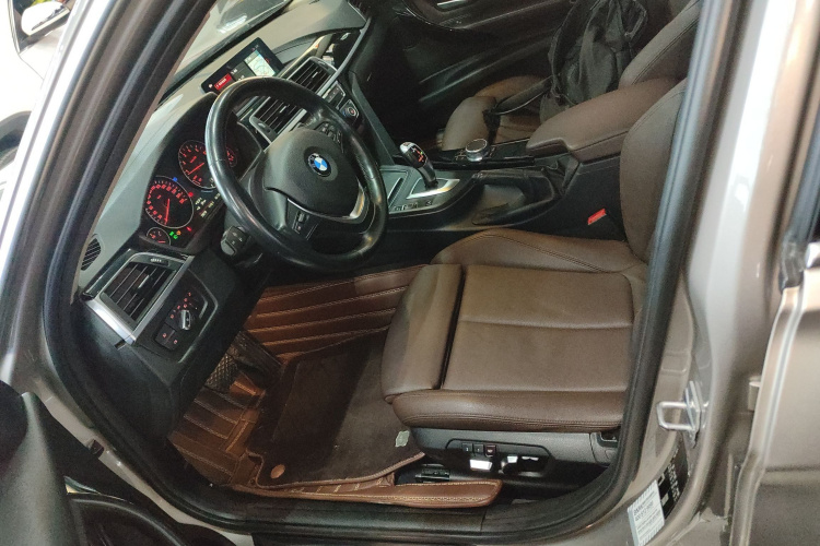 宝马3系 2019款 320Li 时尚型中控内饰19