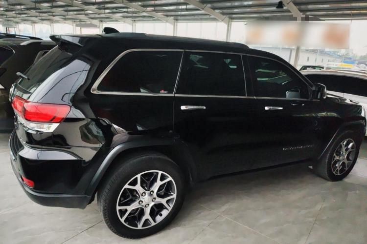 Jeep 大切诺基(进口) 2020款 3.0L 精英导航版车身外观7