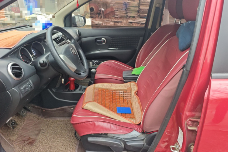 日产 骊威 2013款 劲锐 1.6XL 手动舒适版中控内饰19