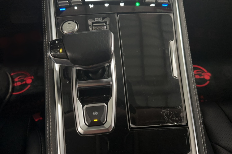 长安CS85 COUPE 2019款 2.0T 自动动版 国V中控内饰18