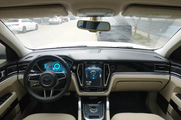 众泰T800 2018款 2.0T 自动尊贵智联型 7座中控内饰7002