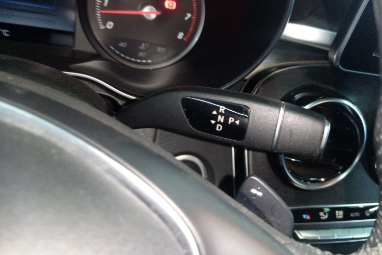 奔驰C级 2017款 C 180 L 运动版局部细节18