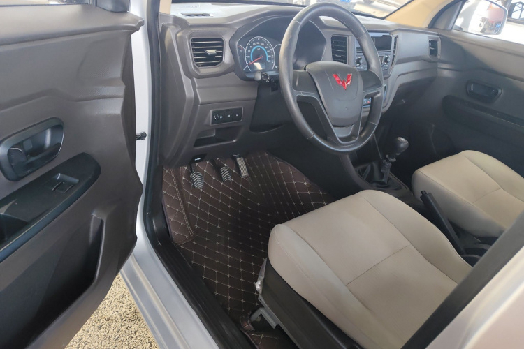 五菱汽车 五菱宏光V 2022款 1.5L劲享版电动助力LAR中控内饰7002