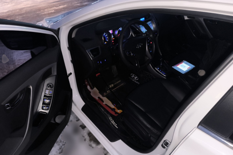 现代 朗动 2012款 1.6L 自动尊贵型中控内饰20