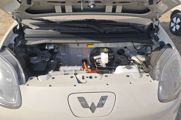 五菱汽车 宏光MINIEV 2025款 四门版 进阶款机舱底盘24