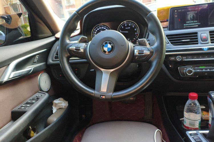 宝马1系 2019款 120i 领先型M运动套装局部细节13