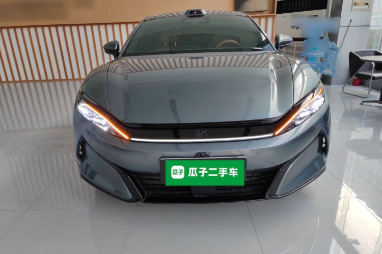 比亚迪 汉L 2025款 DM-p 四驱激光雷达旗舰型车身外观2