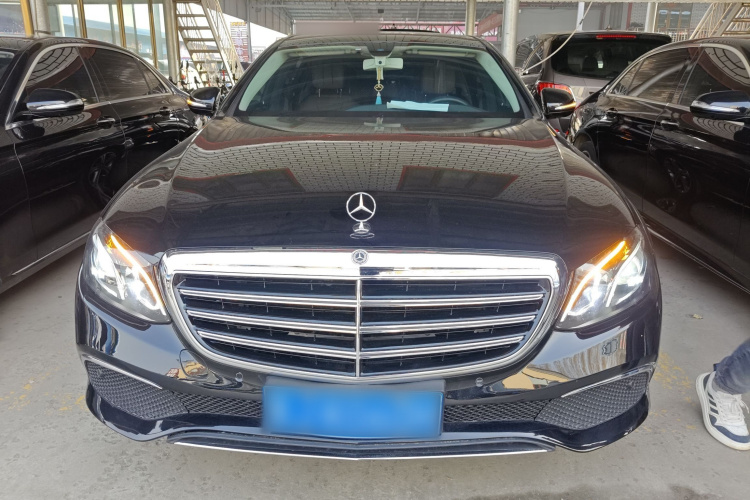 奔驰E级 2020款 改款 E 260 L 运动型车身外观2