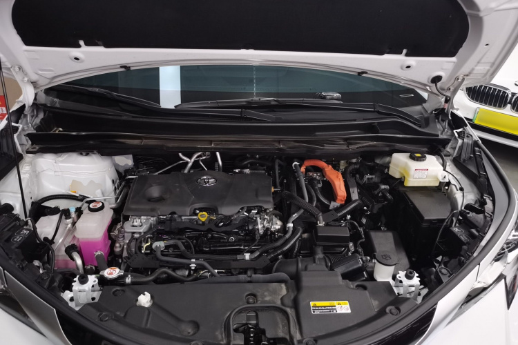 丰田 赛那SIENNA 2024款 2.5L混动 四驱尊贵版机舱底盘24