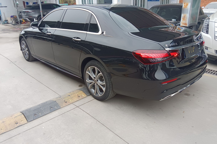 奔驰E级 2021款 E 300 L 运动豪华型车身外观6003