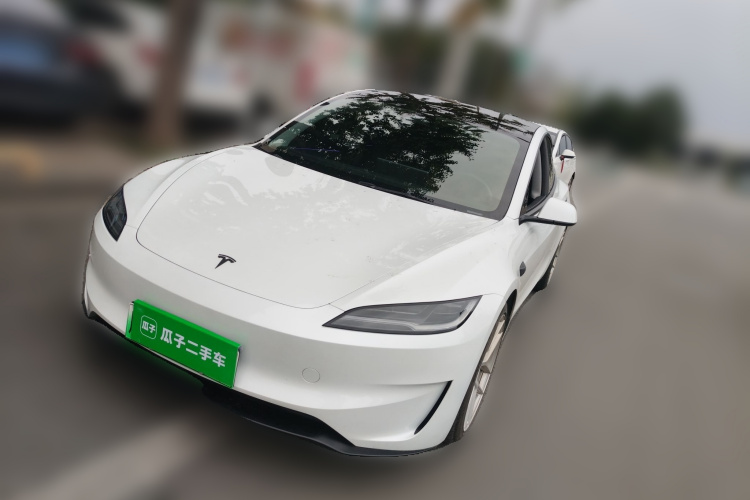 特斯拉 Model 3 2024款 高性能全轮驱动版车身外观1