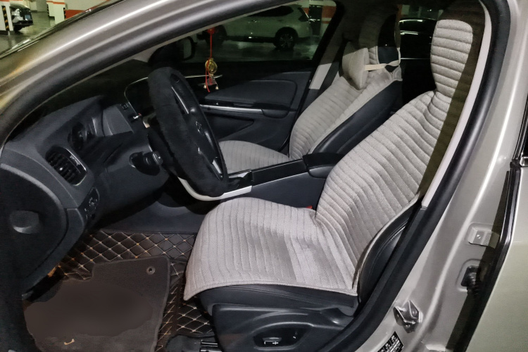 沃尔沃S60 2017款 S60L T3 智进版中控内饰19