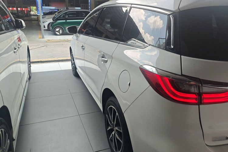 比亚迪 宋MAX 2018款 1.5T 自动智联豪华型 6座车身外观6003