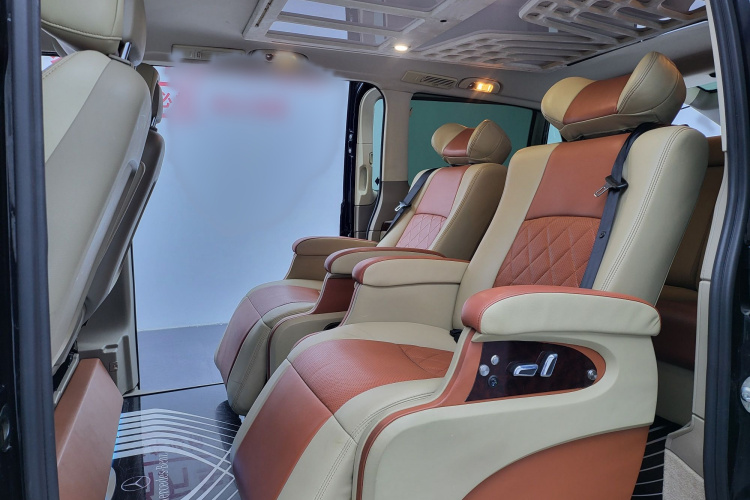 奔驰 唯雅诺 2013款 3.0L 舒适版中控内饰7004