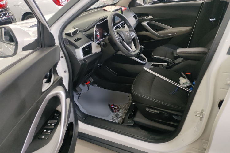 宝骏510 2019款 1.5L 手动乐享型77kW 国VI中控内饰20