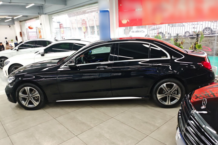 奔驰C级 2020款 改款 C 260 L 运动版车身外观4