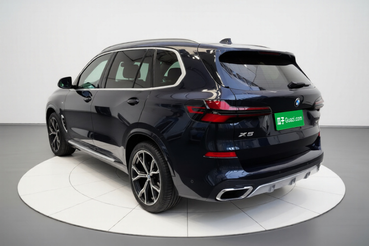 宝马X5 2023款 xDrive 30Li 尊享型M运动套装车身外观5