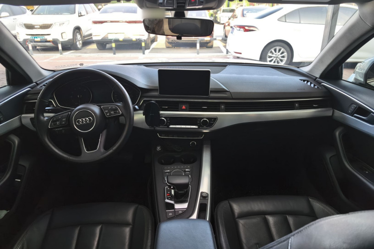 奥迪A4L 2017款 Plus 40 TFSI 时尚型中控内饰7004