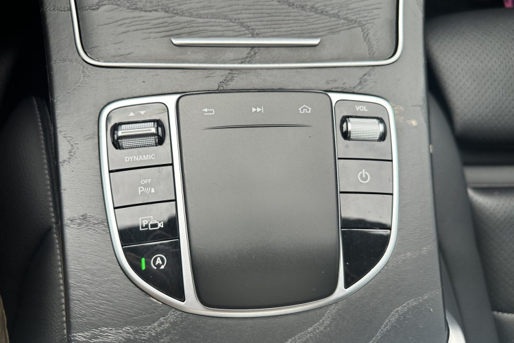 奔驰C级 2019款 C 260 L 运动版局部细节9009