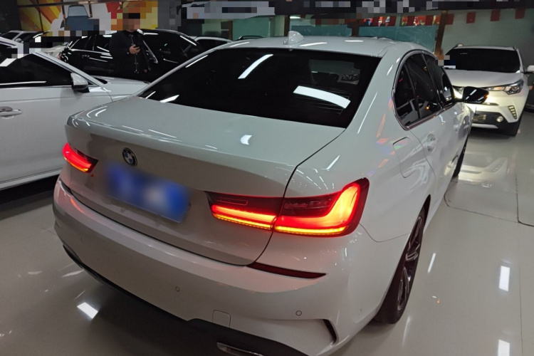 宝马3系 2022款 改款 325i M运动套装车身外观7