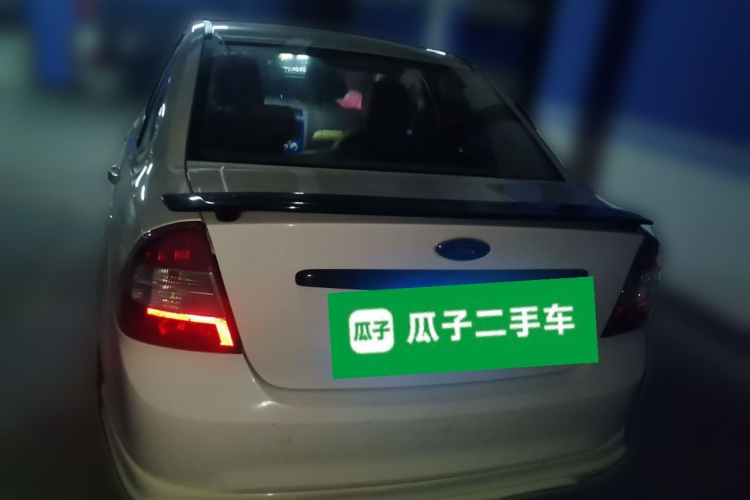 福特 福克斯 2013款 三厢经典 1.8L 手动百万纪念版车身外观6