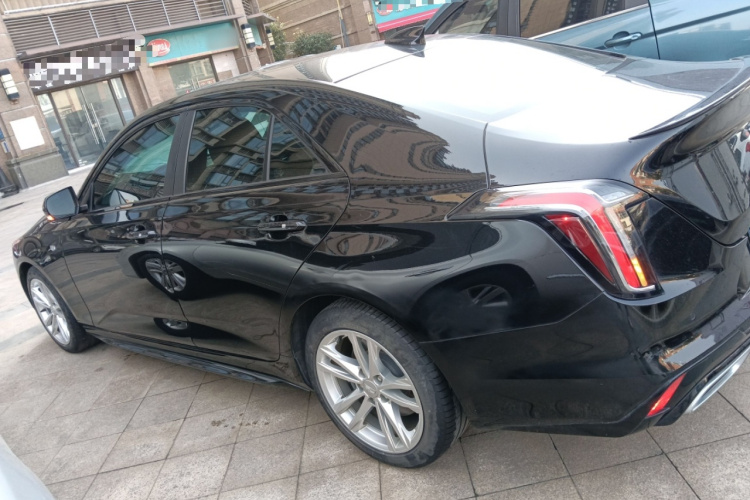 凯迪拉克CT4 2021款 28T 风尚型车身外观4