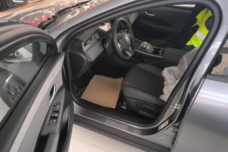 比亚迪 秦PLUS 2025款 DM-i 智驾版 55KM领先型中控内饰20