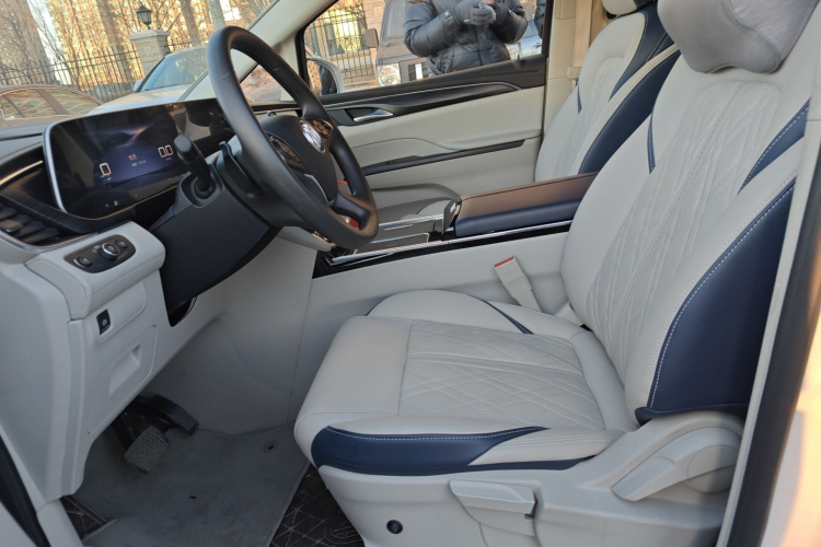 别克GL8 2023款 ES陆尊 舒适型中控内饰19