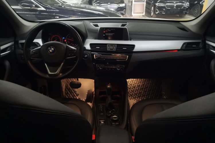 宝马X1 2016款 sDrive18Li 尊享型中控内饰12