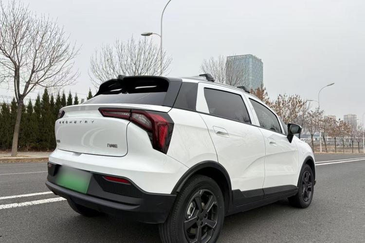 吉利几何E萤火虫 2023款 320KM 乖帅虎 5座车身外观6004