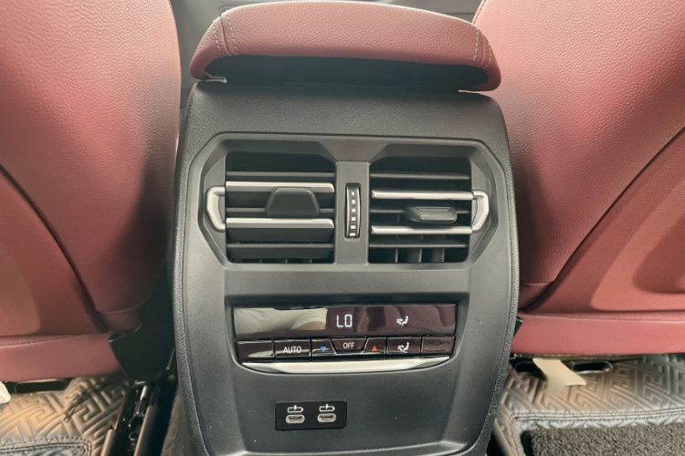 宝马3系 2024款 325i M运动曜夜套装中控内饰7002