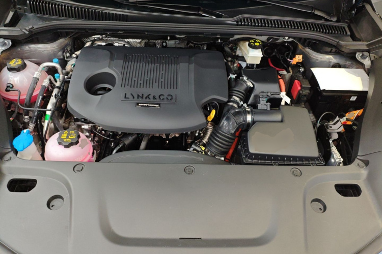 领克06 EM-P 2023款 EM-P 126长续航Halo机舱底盘24