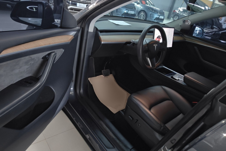 特斯拉 Model Y 2021款 长续航全轮驱动版中控内饰20