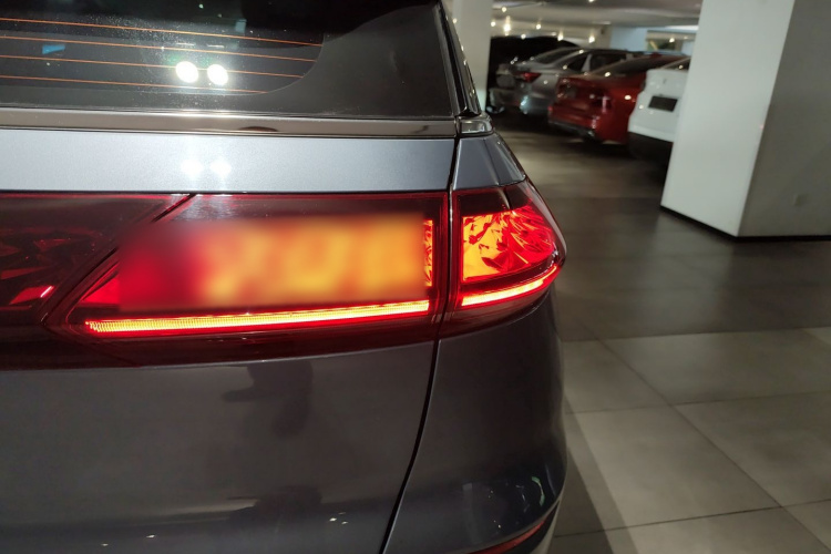 小鹏G3 2022款 G3i 460N车身外观9