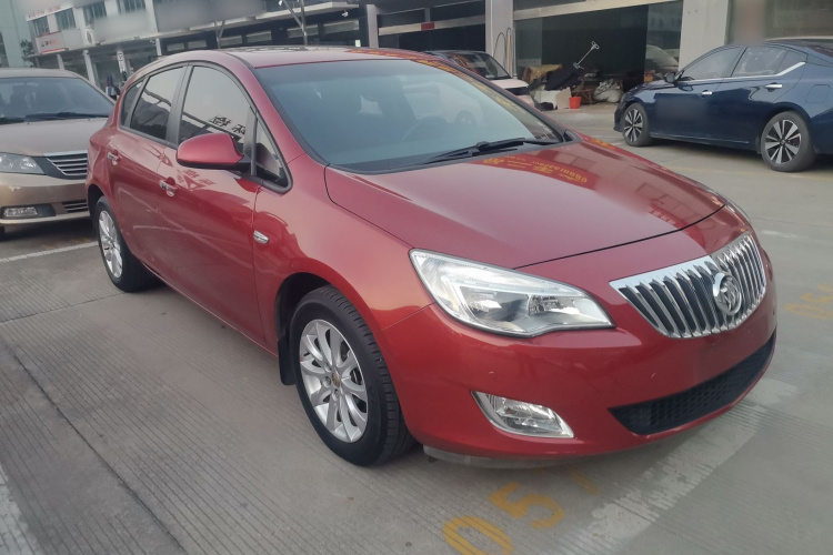 别克 英朗 2014款 XT 1.6L 自动时尚版车身外观3