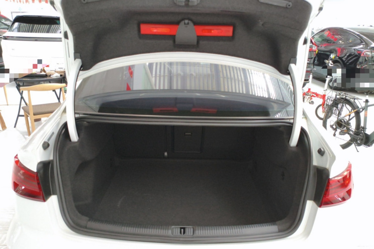 奥迪A3 2017款 Limousine 35 TFSI 进取型机舱底盘23
