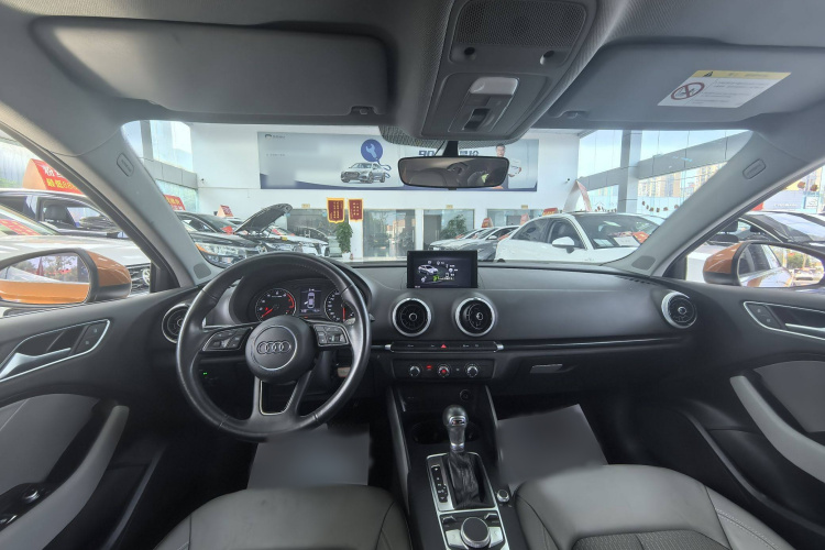 奥迪A3 2018款 30周年年型 Limousine 35 TFSI 时尚型中控内饰7001