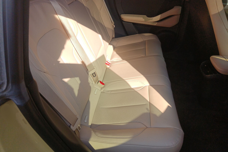 蔚来ET5 2022款 75kWh中控内饰7004