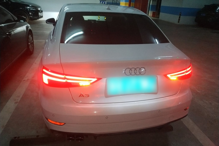 奥迪A3 2018款 30周年年型 Limousine 35 TFSI 时尚型车身外观6