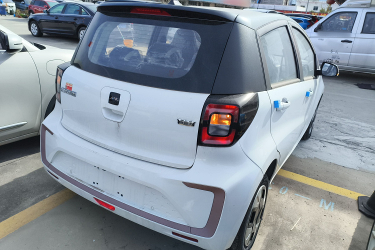 江淮钇为 钇为花仙子 2024款 挚爱版 301km Air车身外观7