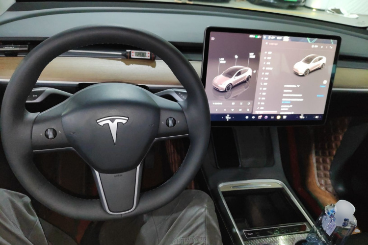 特斯拉 Model Y 2022款 后轮驱动版中控内饰7002