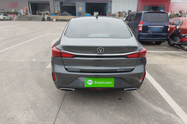 长安 逸动 2021款 PLUS 1.6L GDI 手动豪华型车身外观6