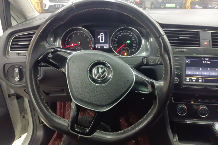 大众 高尔夫 2017款 230TSI 自动舒适百万辆纪念版局部细节13