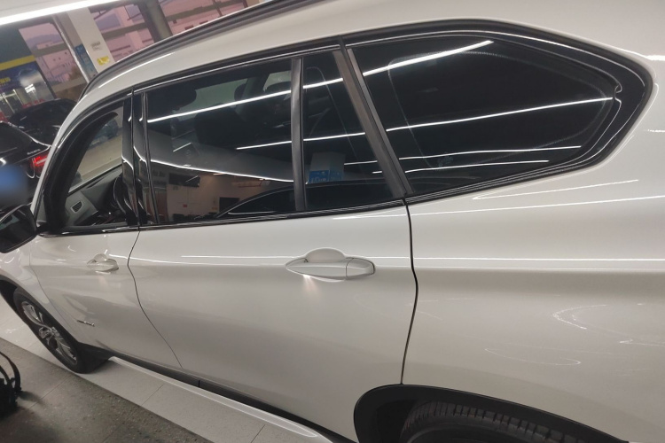 宝马X1 2016款 xDrive20Li 豪华型车身外观4