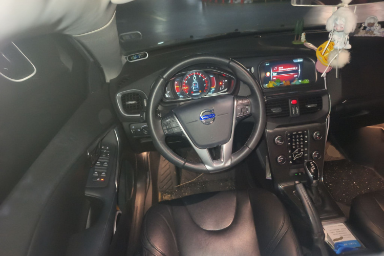 沃尔沃V40 2016款 T3 智逸版中控内饰13