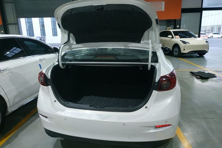 马自达3 昂克赛拉 2017款 三厢 1.5L 手动舒适型 国V机舱底盘23