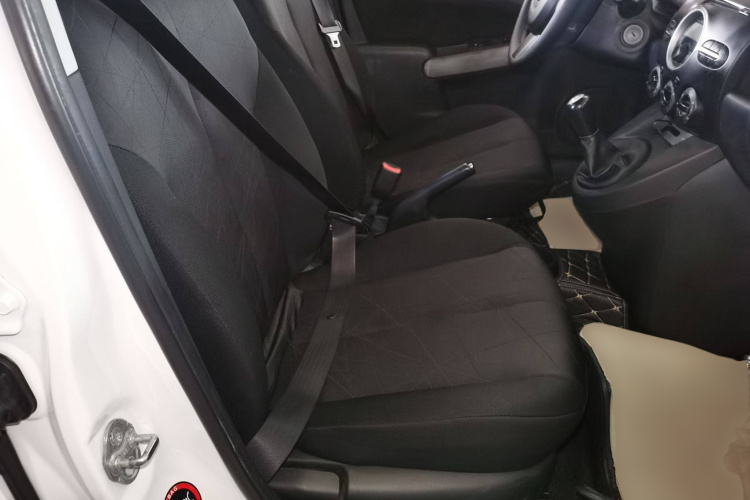 马自达2 2012款 三厢炫动 1.5L 手动时尚版中控内饰41
