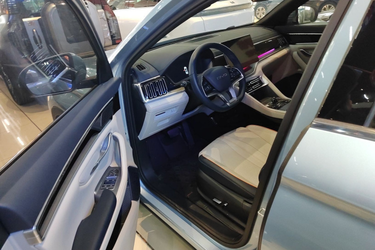 比亚迪 宋PLUS新能源 2023款 冠军版 DM-i 110KM 旗舰PLUS中控内饰20